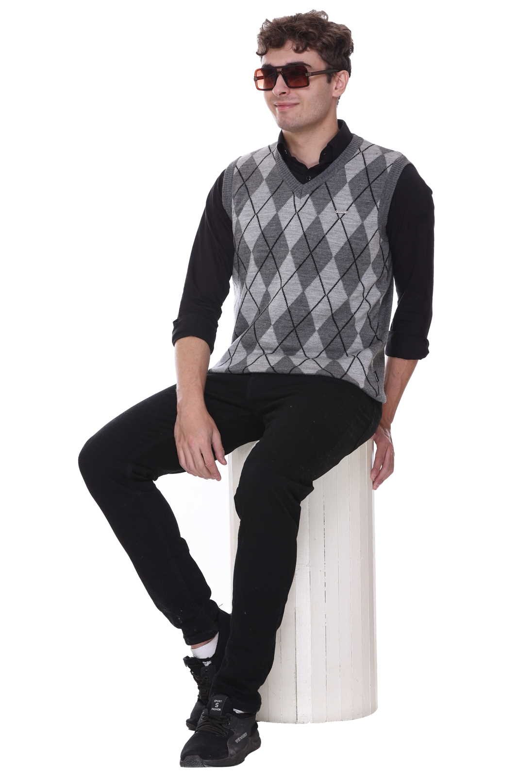Medium Grey Woolen V-Neck Sleeveless Sweater For Men