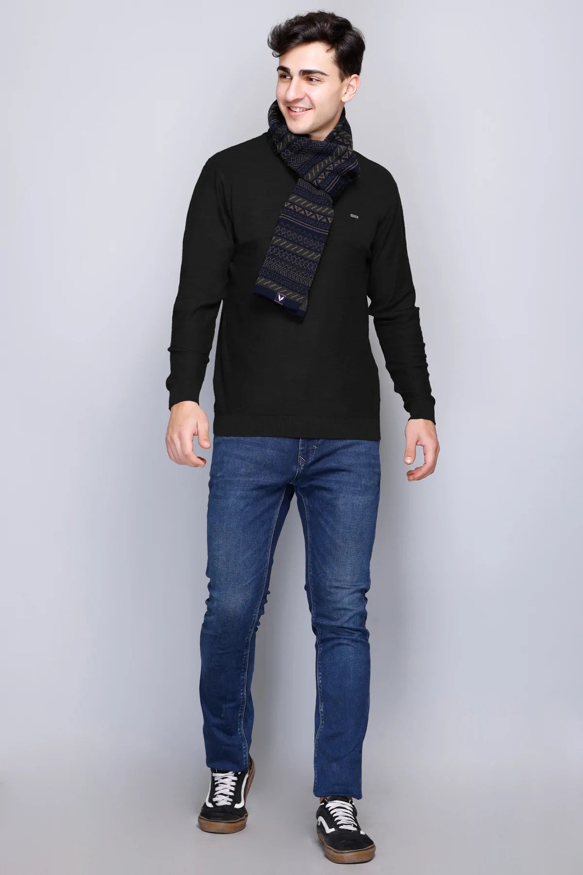 Black Solid Round Neck Pullover