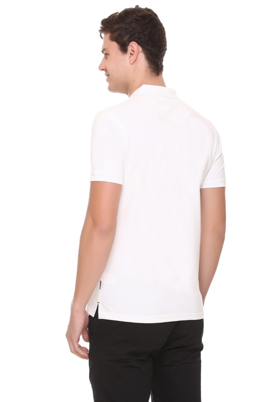 Off-White Solid Polo T-Shirt With Pocket